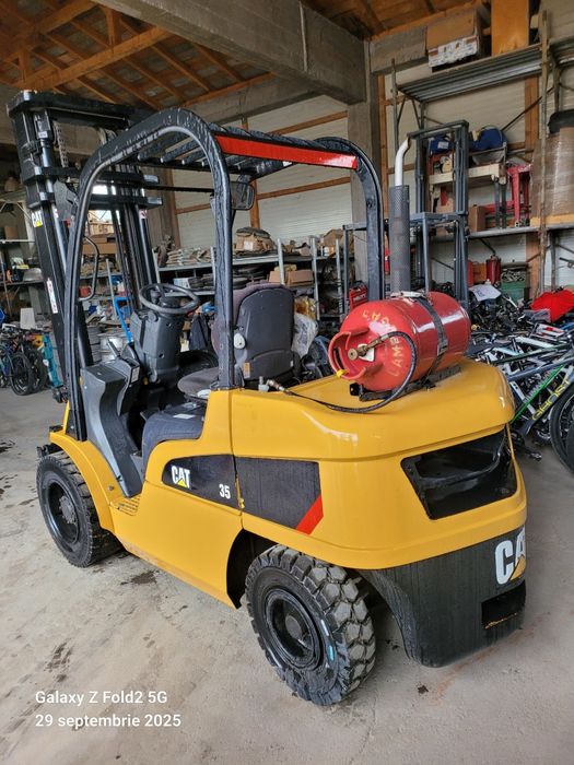 Motostivuitor pe gaz marca cat Caterpillar ridica 3.5 tone