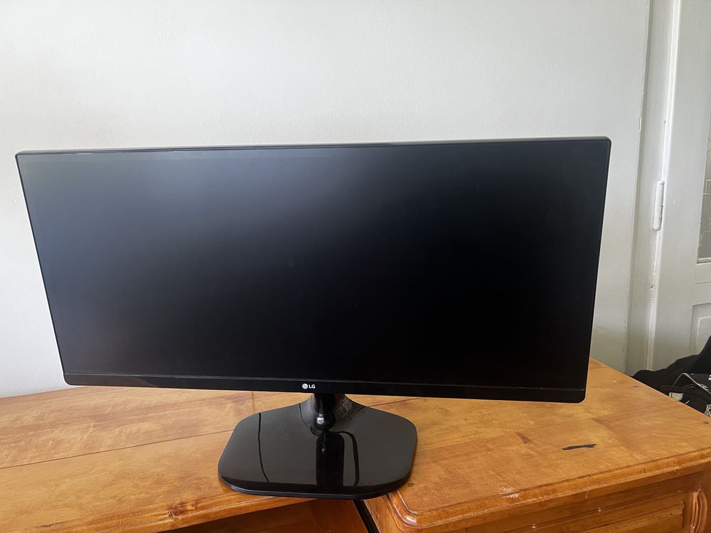 Vand monitor lg25inchi