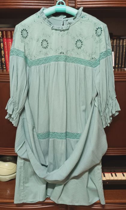 Rochie verde mentă subțire și largă