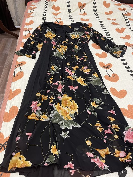 Продам вечернее платье ,48размер идет с ремешкгм