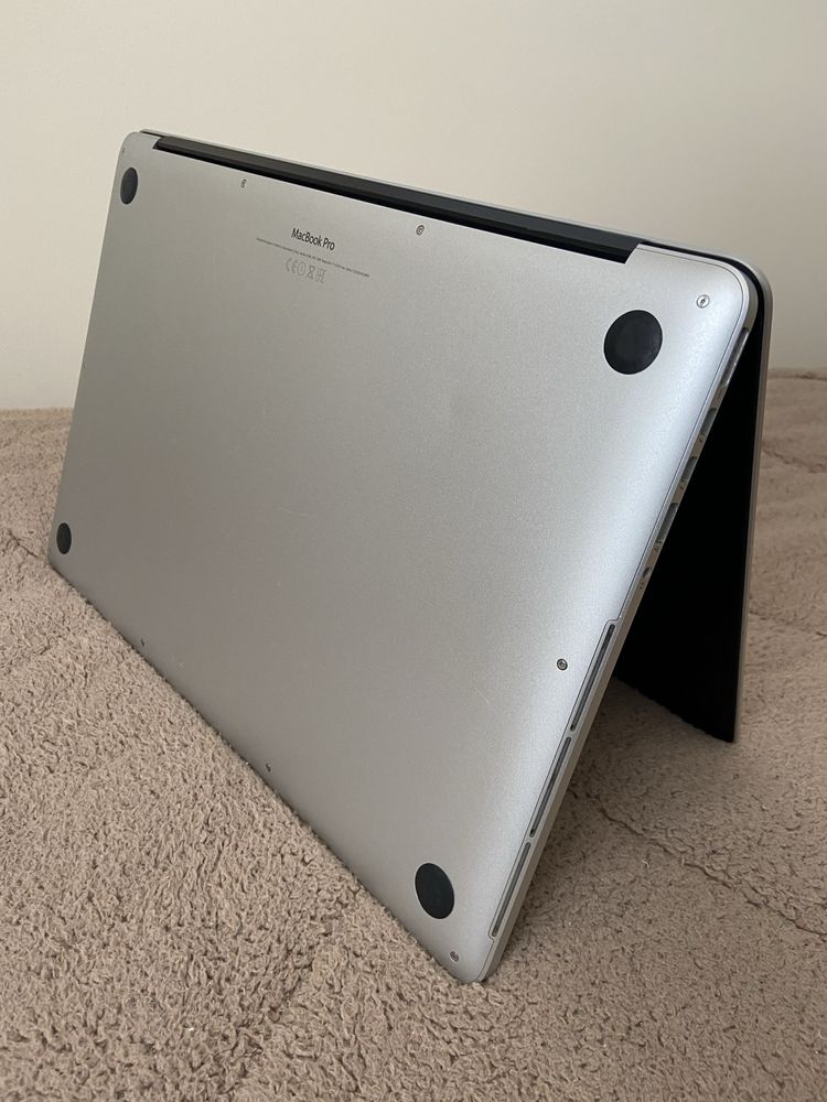 Apple Macbook Pro 11.4 Mid 2015 15.4" i7-4770HQ 16GB RAM 256GB SSD