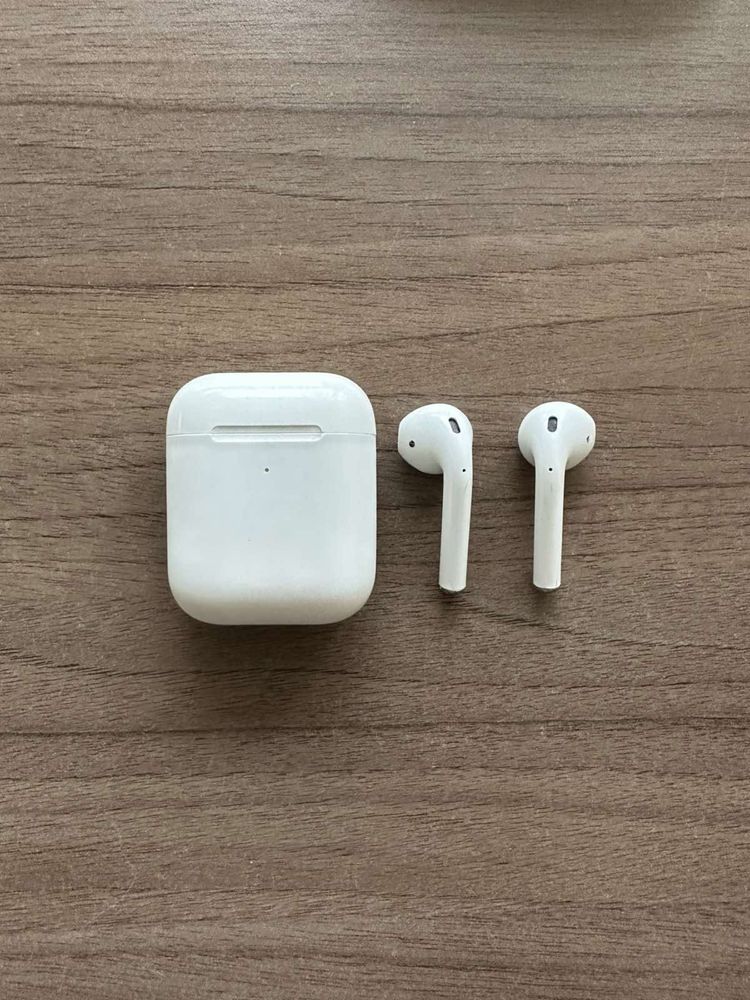 Bluetooth слушалки Apple AirPods