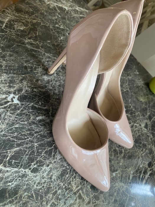 дамски лачени обувки на ток