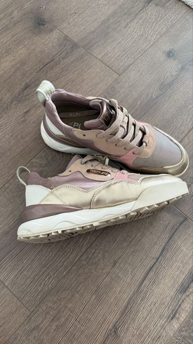 Продавам кецове Replay