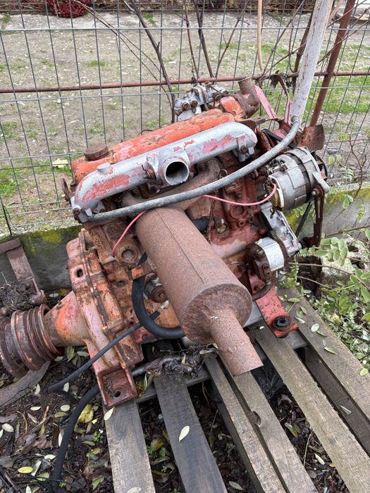 Motor perkins in 4 pistoane,80cp