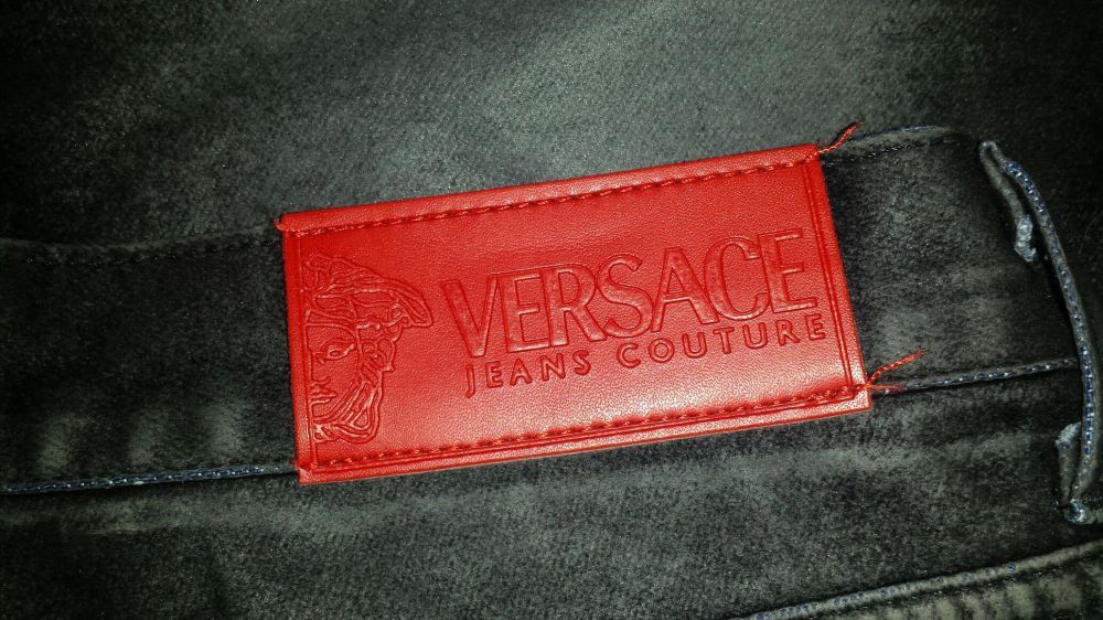 Blugi Versace cu curea piele Levis ,Trimit si in tara