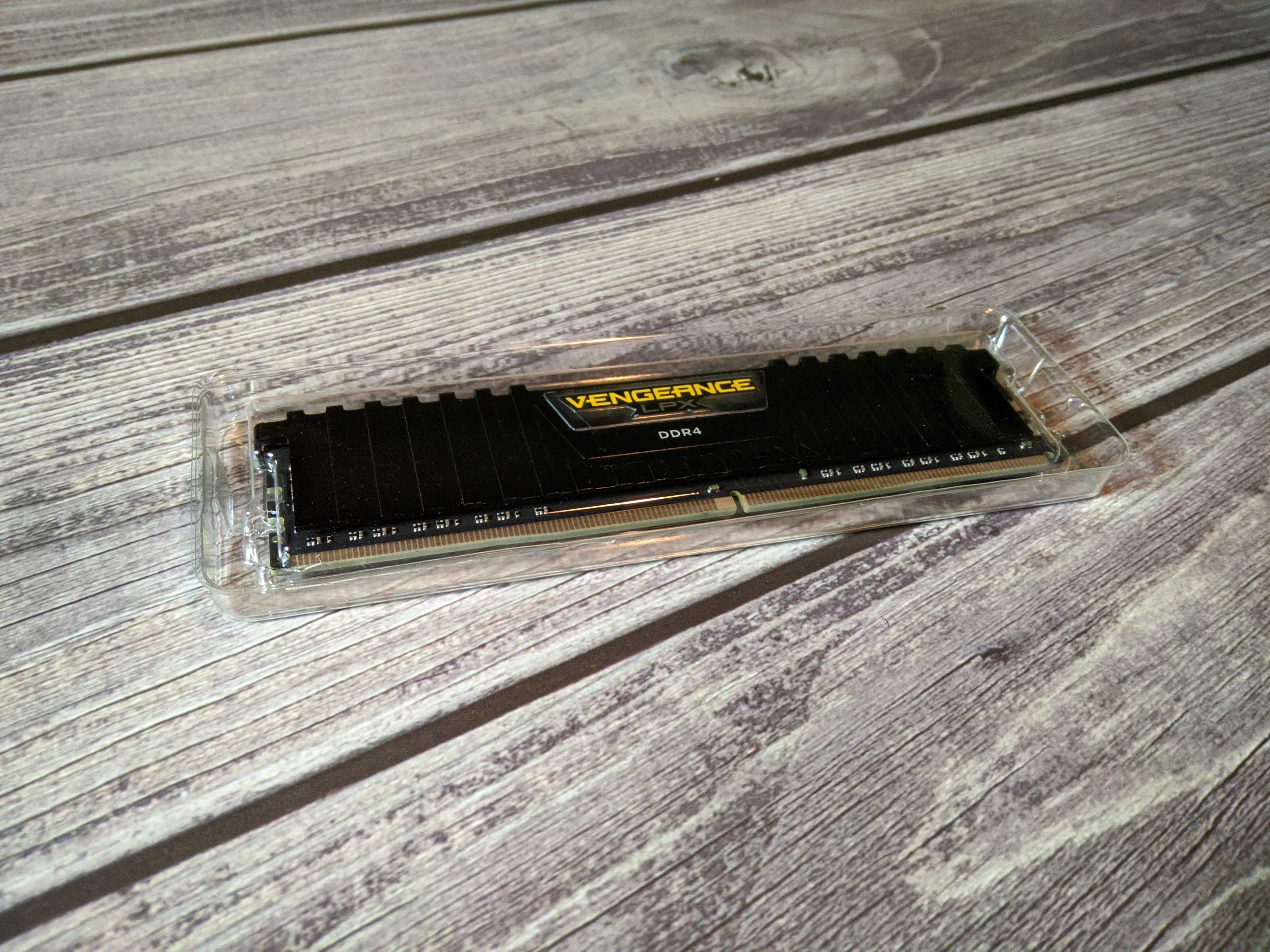 Corsair Vengance DDR4, 2400MHZ 8GB