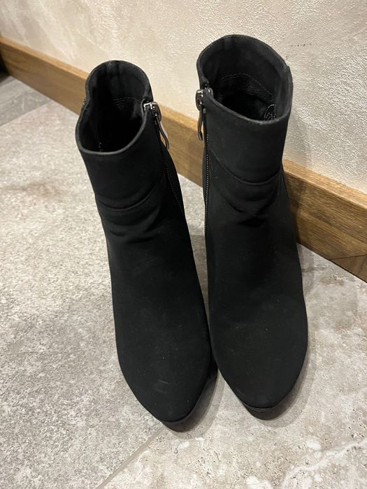 Дамски черни боти на ток