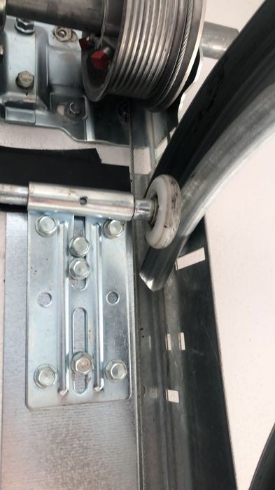 Reparatii uși de garaj, rulouri, automatizări porți