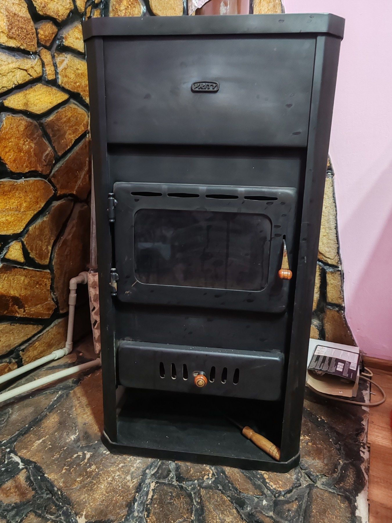 Продавам камина PRITY в добро състояние 13KW цената с помпата е 250