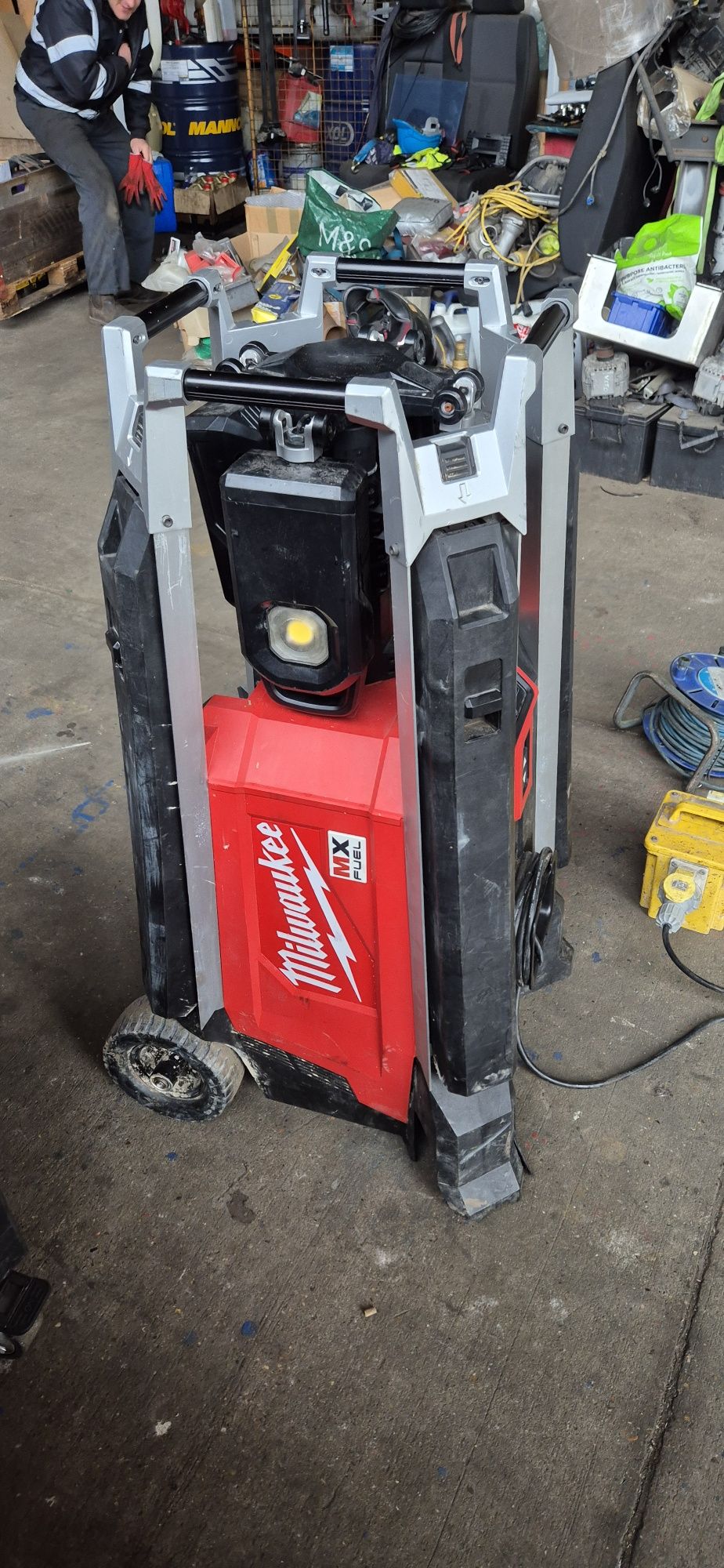 Milwaukee MXF TL turn de lumini nocturna