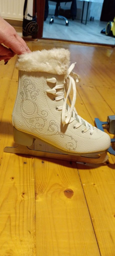 Patinoar  pentru fete-femei