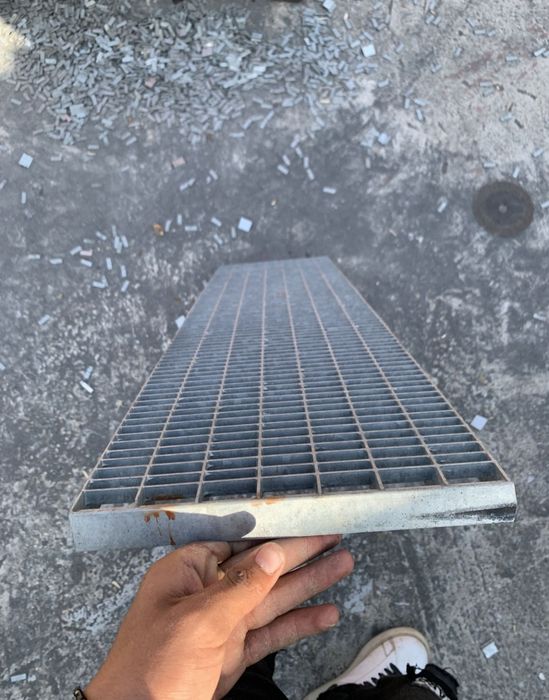 Vând trepte zincate galvanizate