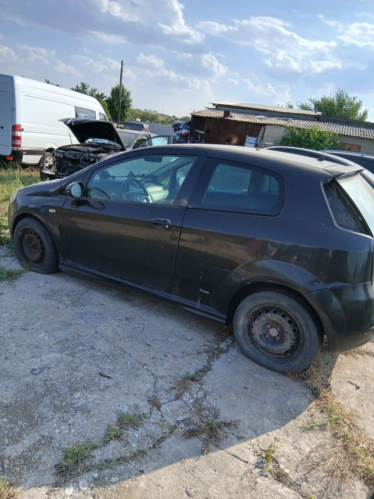 Dezmembrez Fiat Grande Punto 1.9 din 2006 130.cp