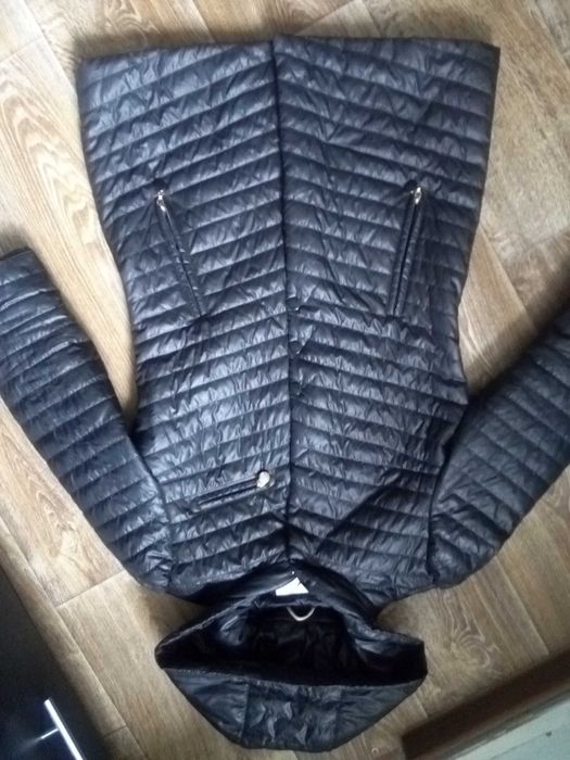 Продается демисезонная женская куртка, р-р 44-46, цена 5000тг. за все.