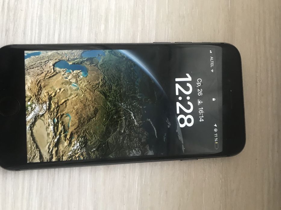 Айфон 8/ 64гв трешини нету!