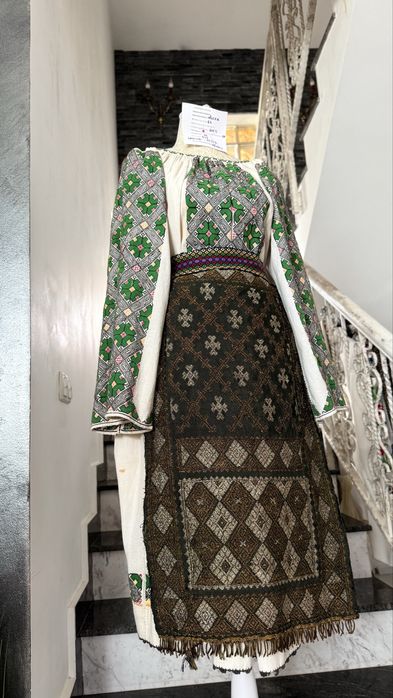 Costum popular vechi autentic zona valcea