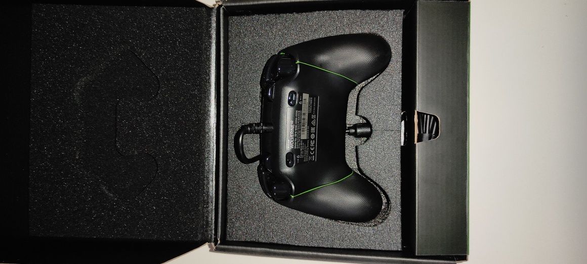 Controller Razer wolverine v2