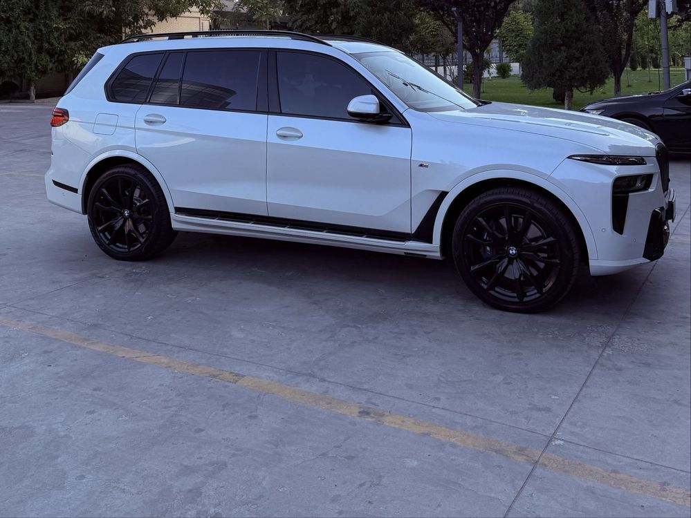 BMW X7 xdrive 40i 2024 год