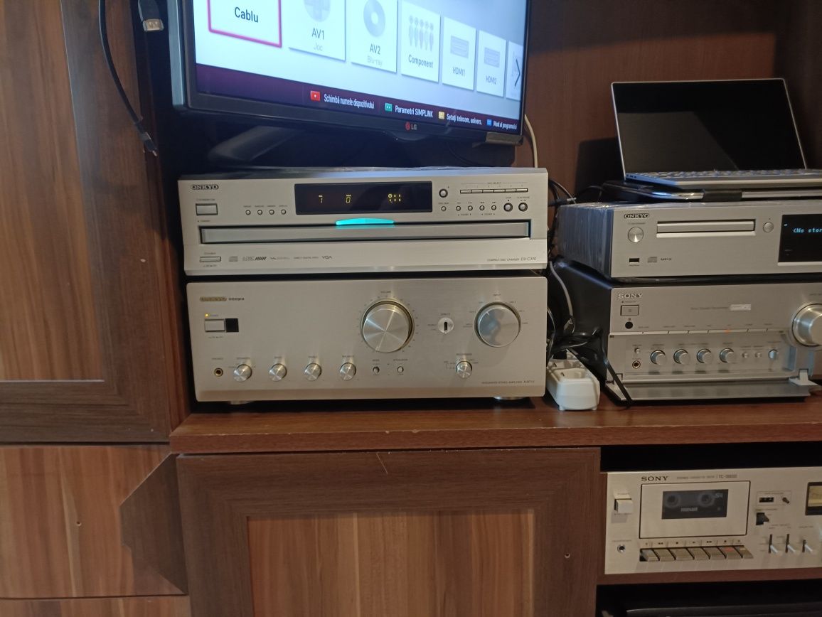 2 amplificatoare Onkyo Integra A9711 ,Yamaha ax 870 bolizi vigurosi