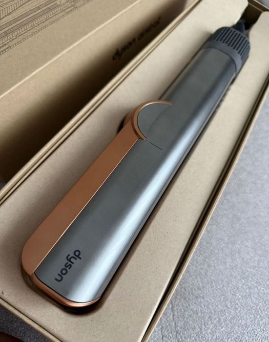 Продам Новый Профессиональный Dyson Airstrait Выпрямитель Фен