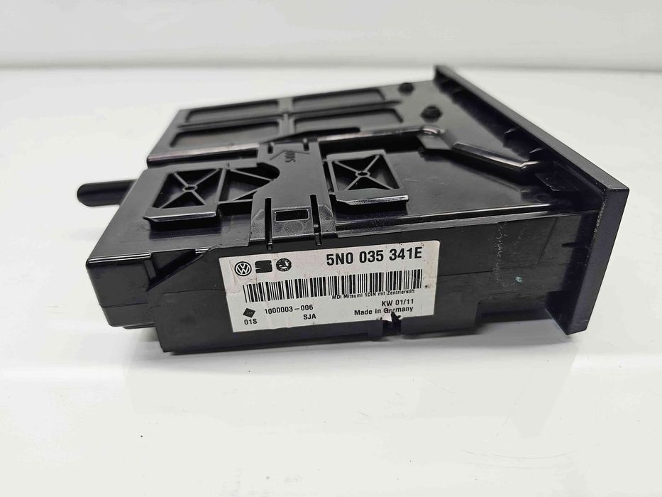 Conector auxiliar USB Volkswagen Golf 6 (5K1) [Fabr 2009-2013] 5N0035