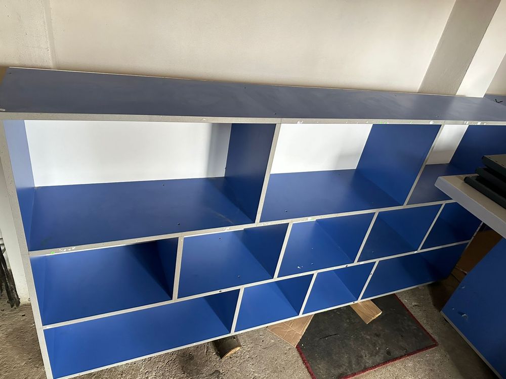 Mobilier magazin ( vitrine/rafturi)