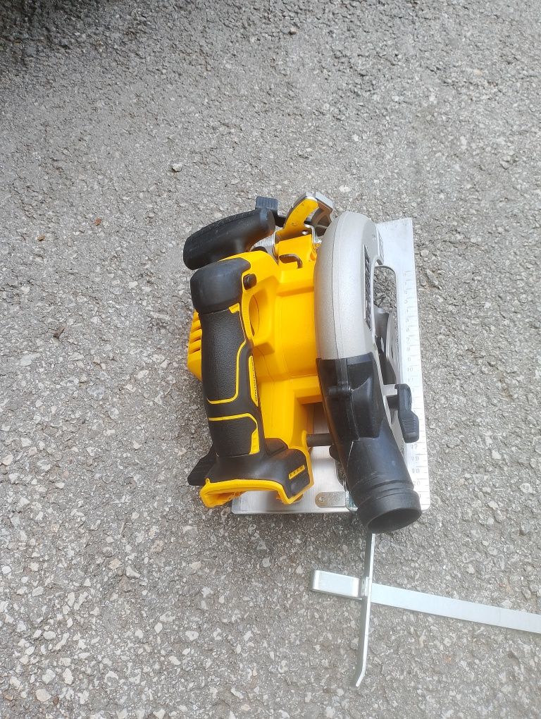 Безчетков циркуляр DeWalt 18волта