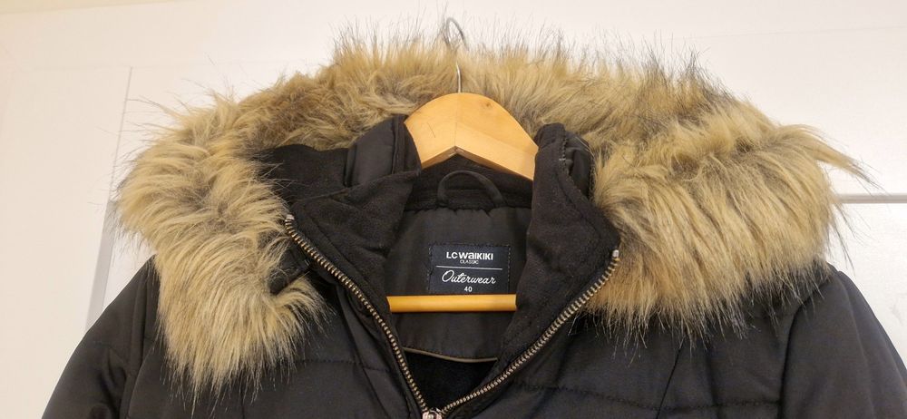 Дамско зимно  яке LC Waikiki, размер L
Размер: