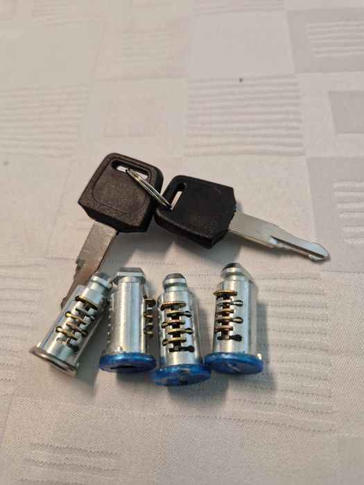 Комплект ключалки и ключове за багажници THULE