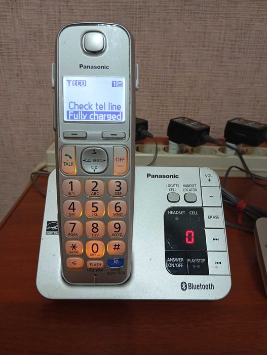 Продам радиотелефон PANASONIС четыре трубки на один телефонный номер.