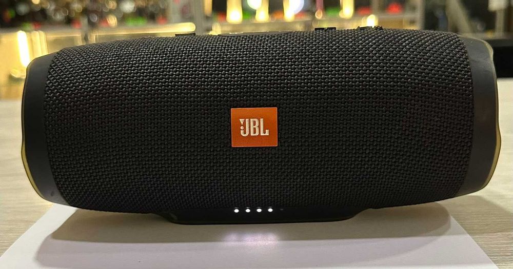 Продавам Блутут Колонка JBL CHARGE 3