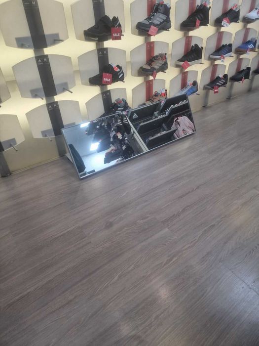 Обзавеждане за  магазин за дрехи