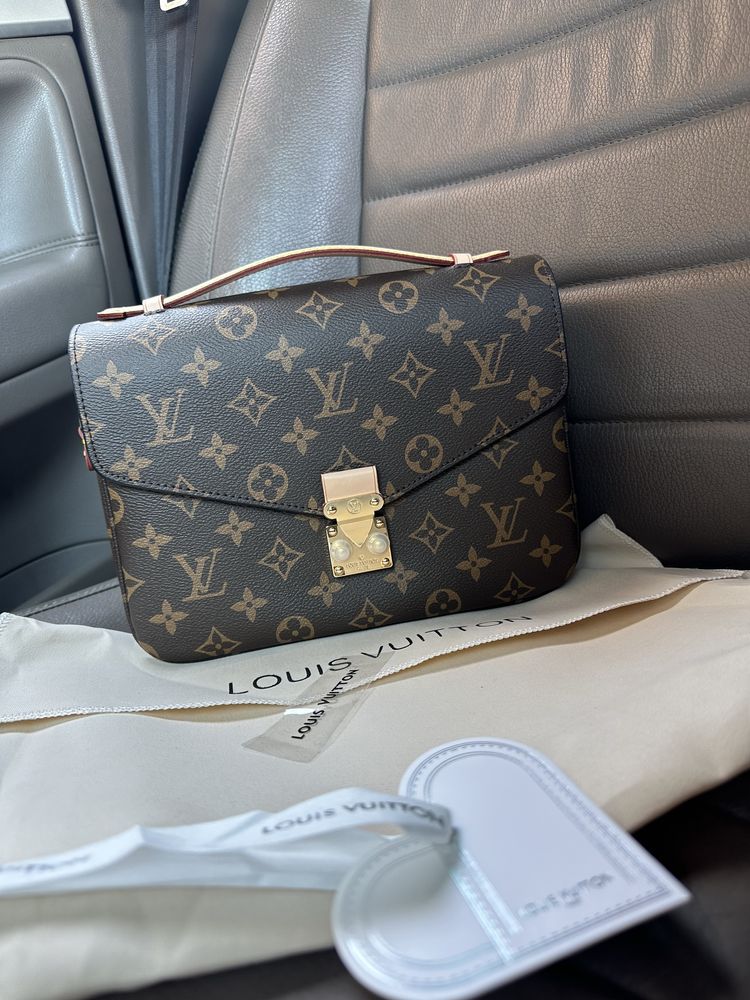 Дамска чанта louis vuitton