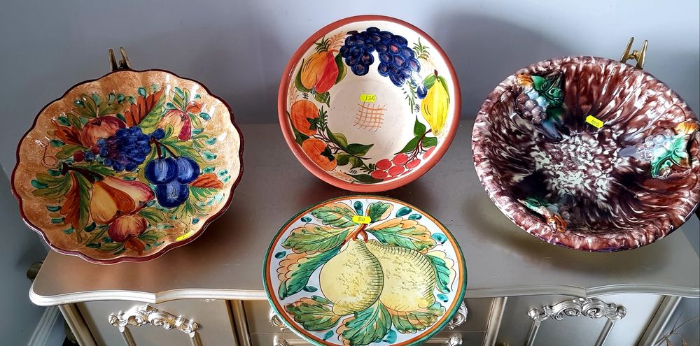 Farfurii și boluri vechi din ceramică italiană glazurata