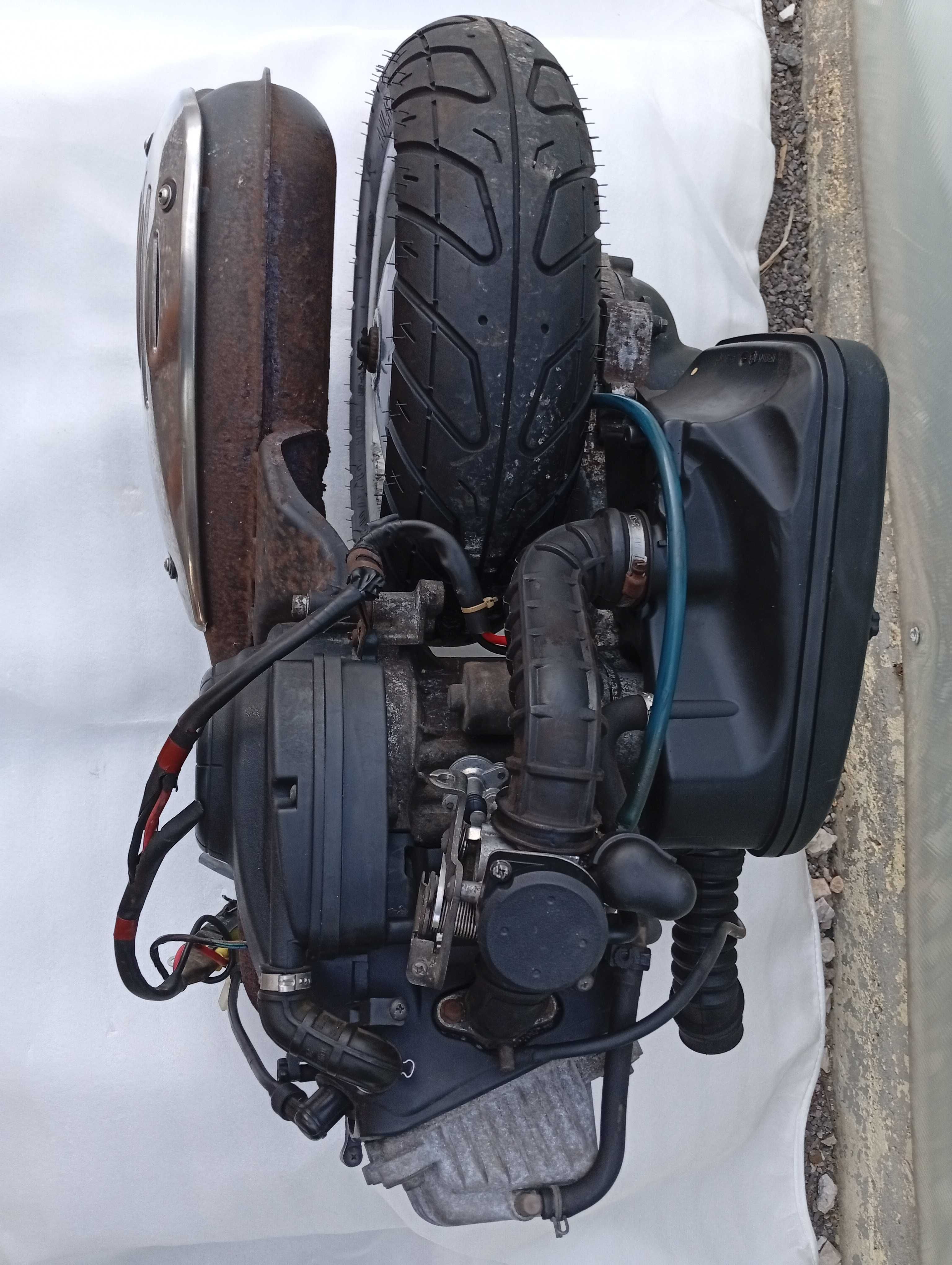 Piaggio Vespa LX50 / C38 4T-двигател -11.000км.