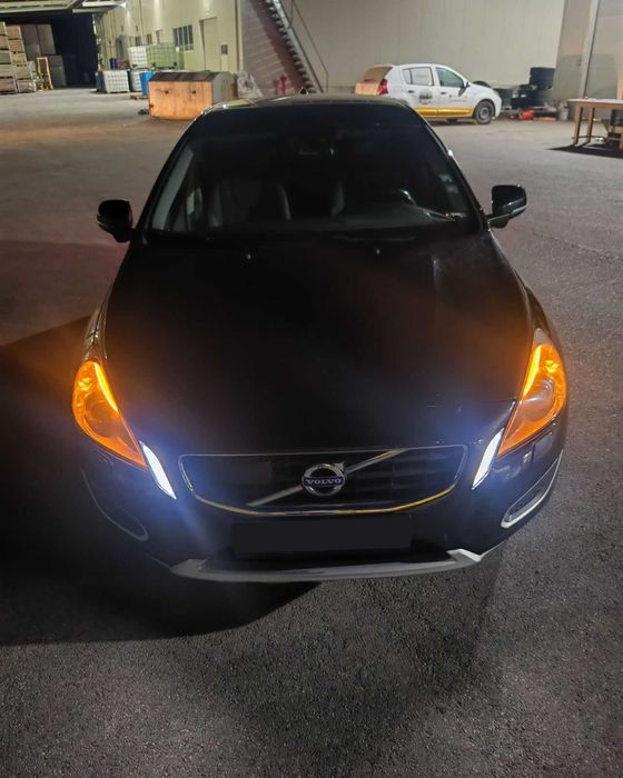 VOLVO V60 D3 2011 перфектна