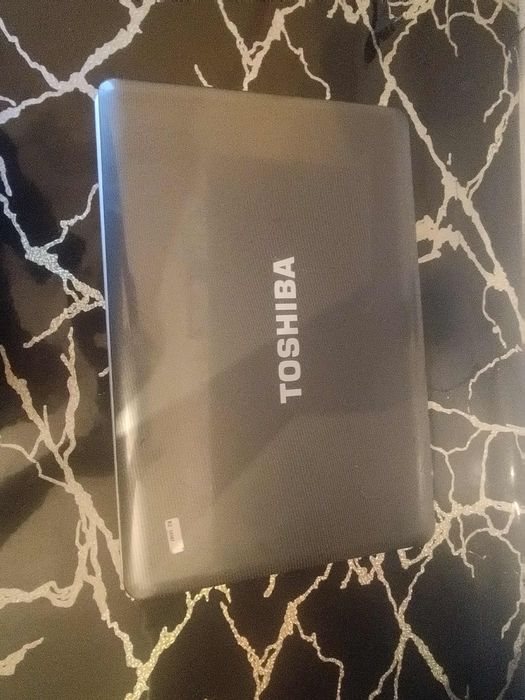 Vind laptop Toshiba i3