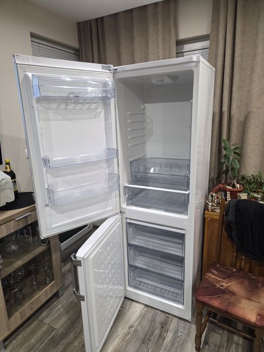 Хладилник с фризер
