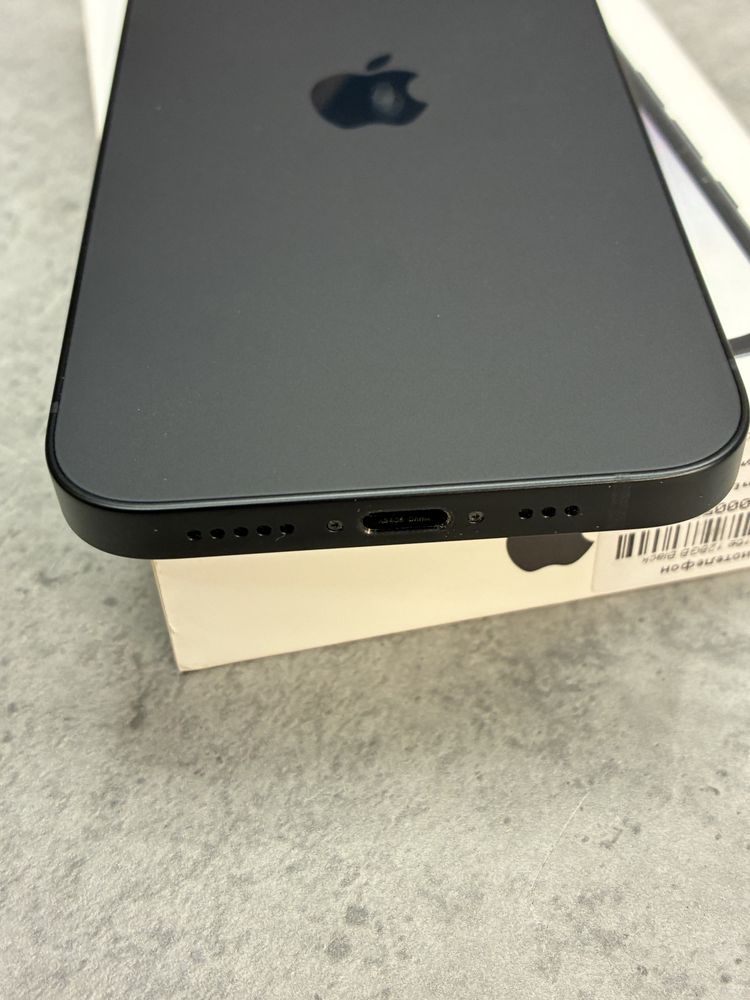 iPhone 16e 128GB Black 12 цикъла