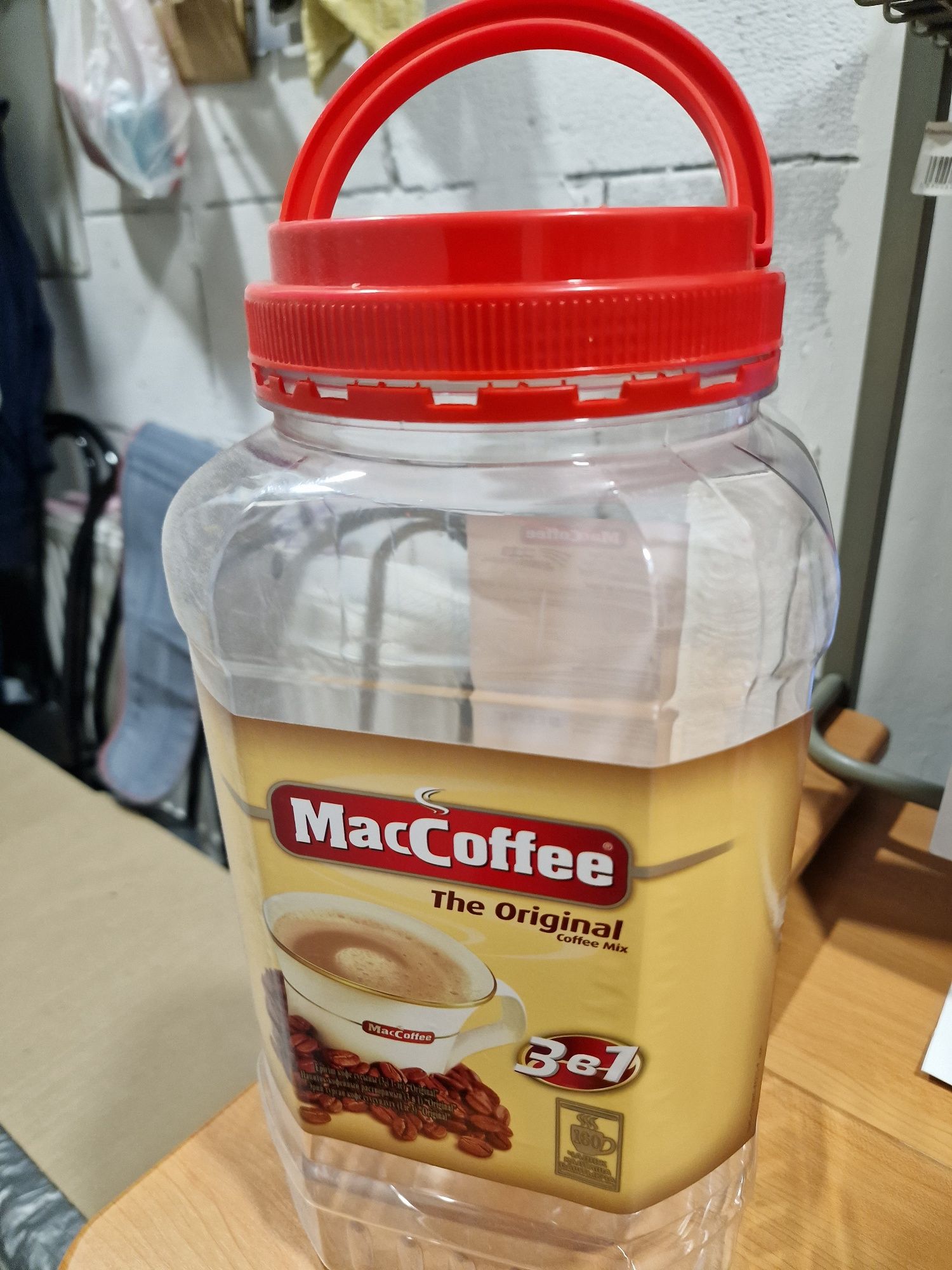 Продам пластиковую банку от Маккофе
