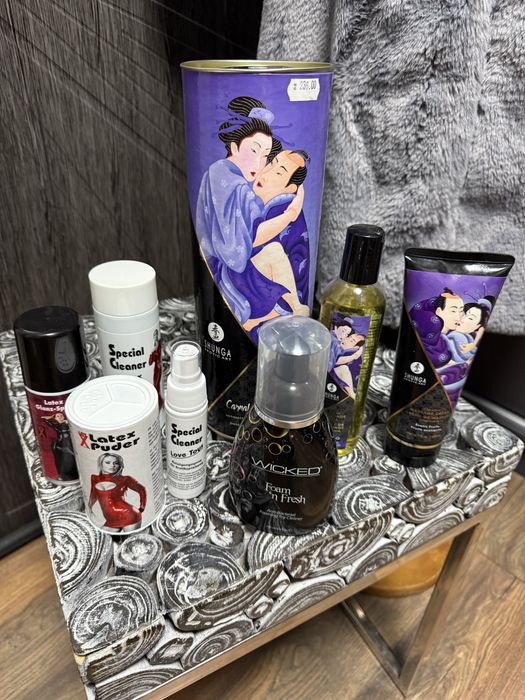 Еротичен комплект олиа и почистващи продукти