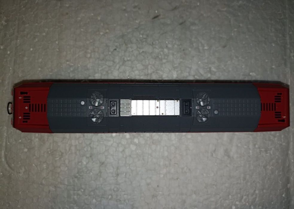 Locomotiva diesel piko BR245 cu sunet 

Lumini led alb/roșu in funcție