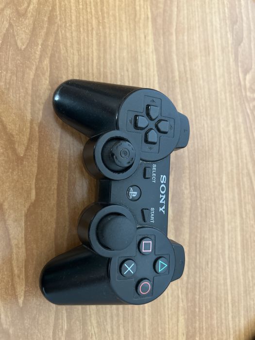 Vând consola pentru ps3