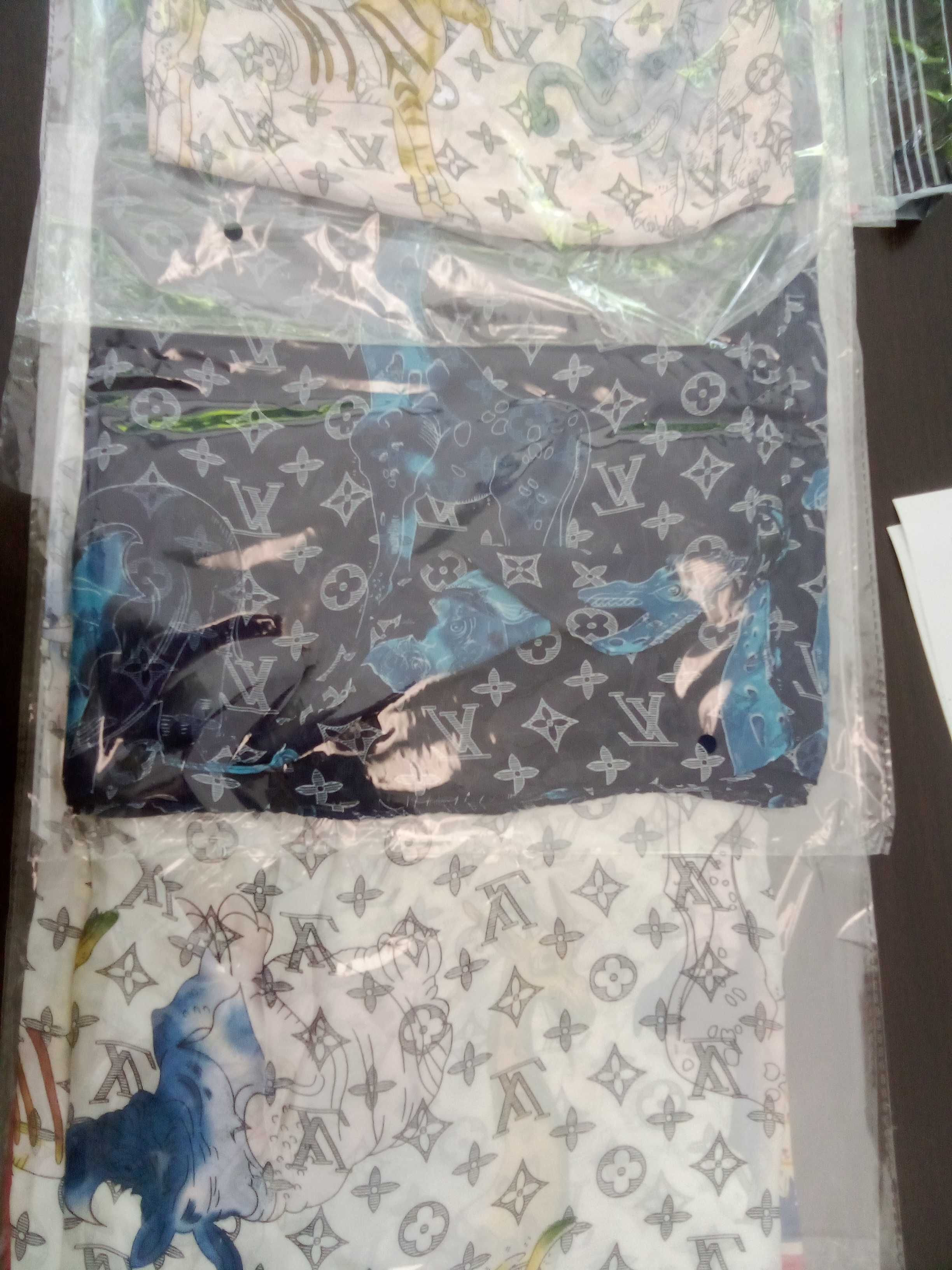 Копринен шал/парео Louis Vuitton, 180/90 см.60 лв.