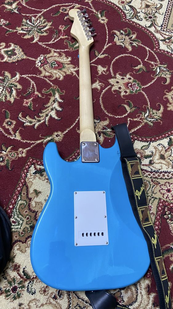Gitara sotiladi kamplekt bez pidal
