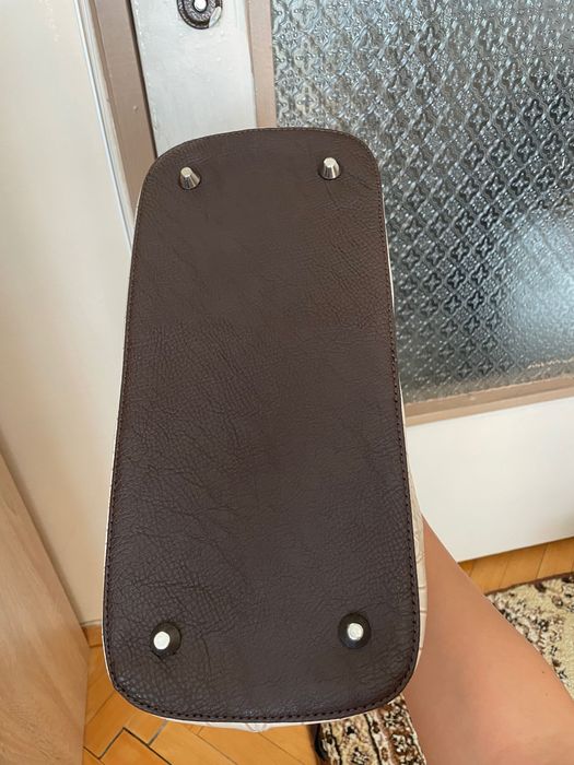 Нова Дамска Чанта, Бяла Голяма