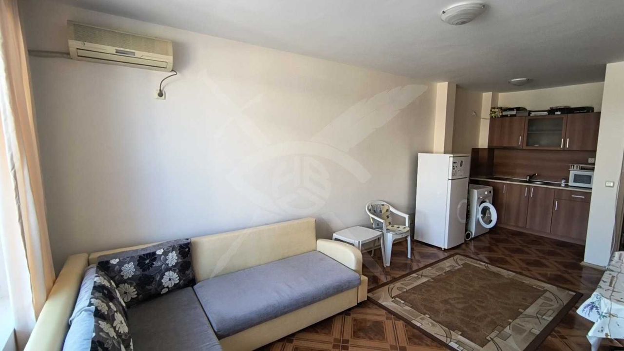 Продава се Двустаен апартамент в к.к. Слънчев бряг - 65 кв.м за 985 €/кв.м - Снимка #2