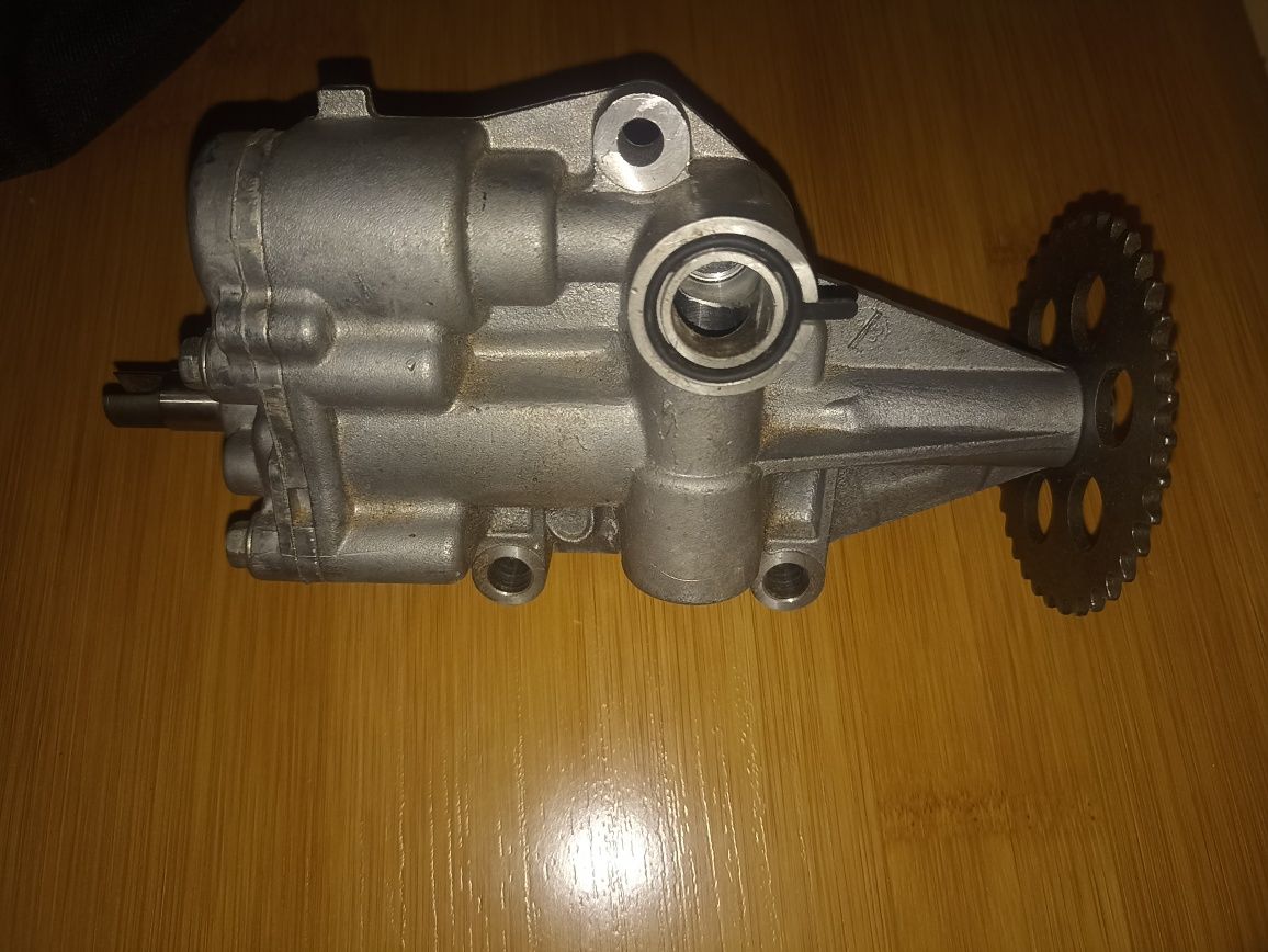 Se vinde pompa ulei Polaris Rzr