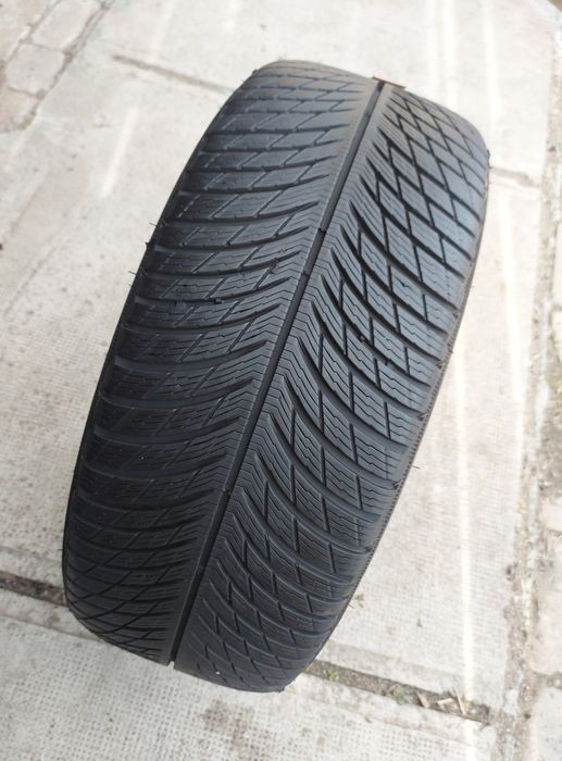 O bucată 275/235 45/35 R19 M+S iarnă - una Pirelli Michelin